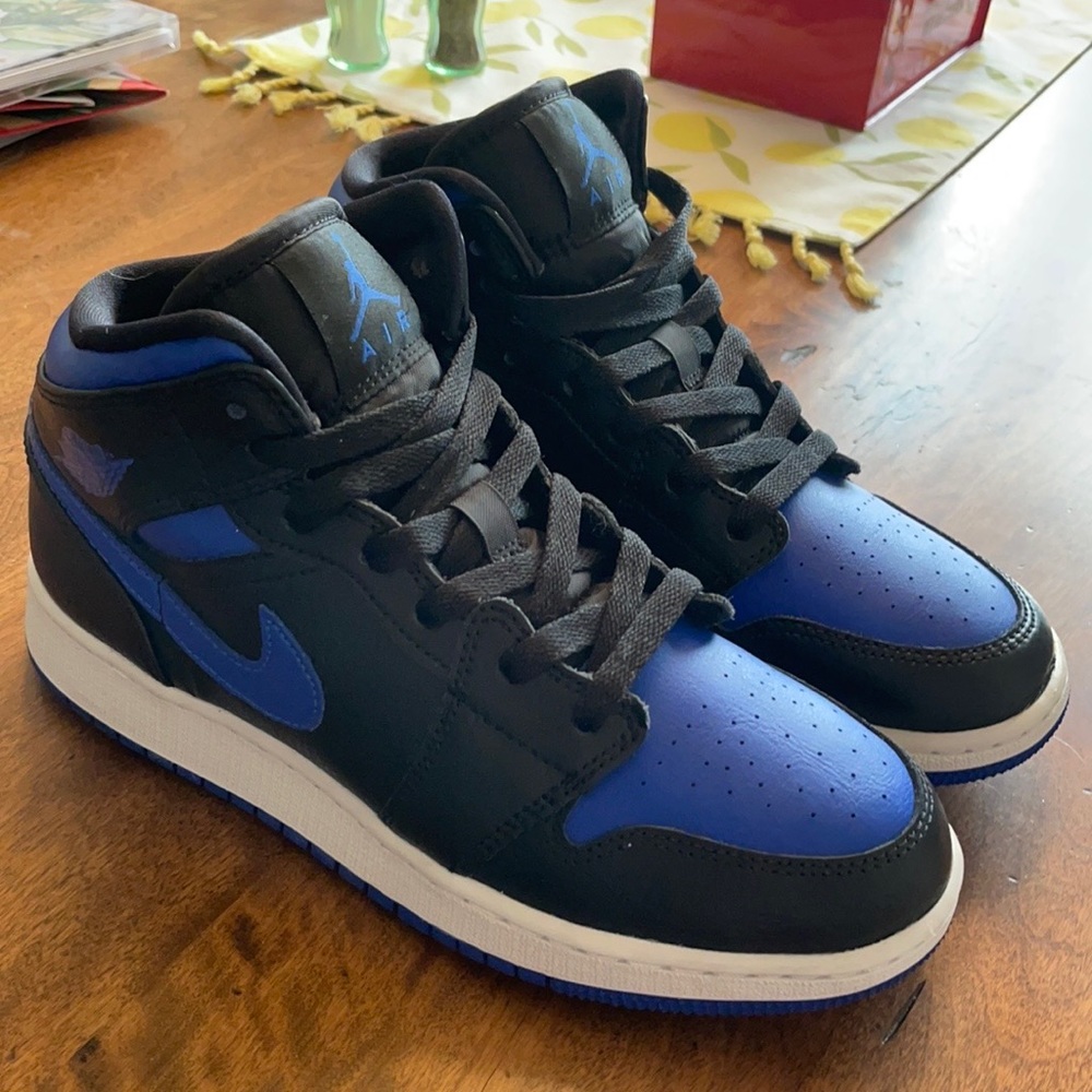 Jordan 1 mid hyper royal GS